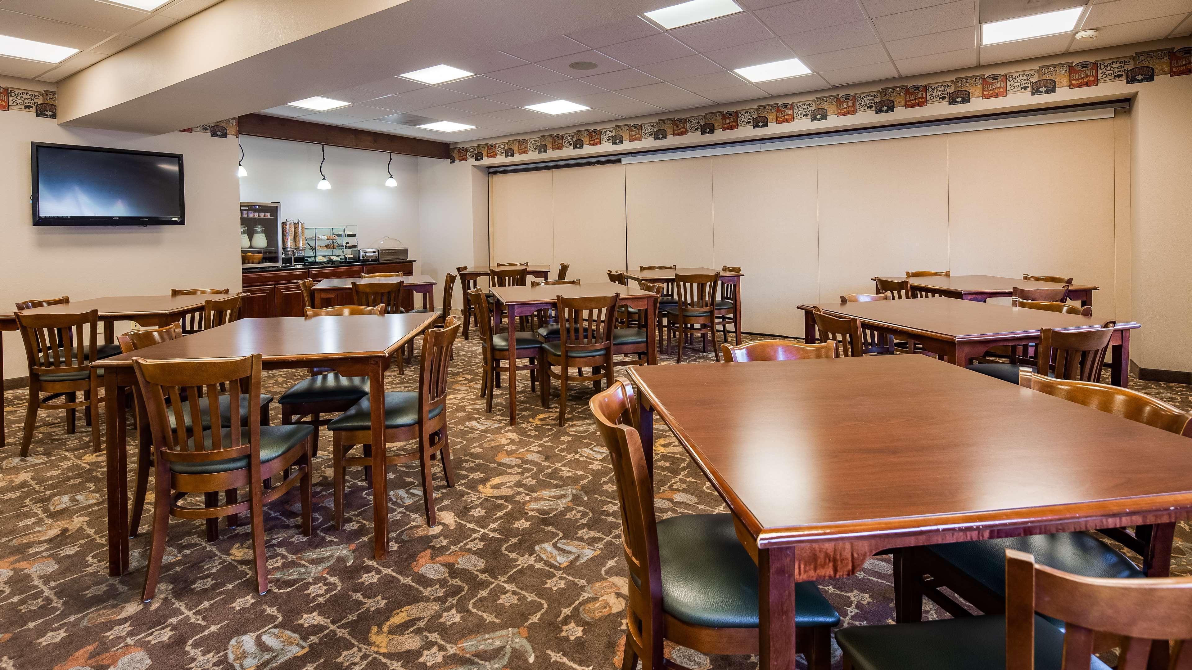 Best Western Plus Country Inn & Suites Dodge City Exterior photo