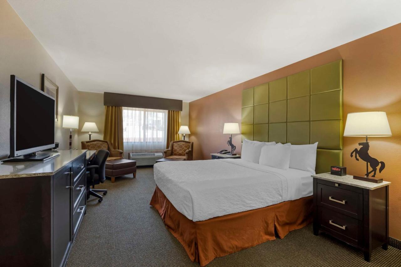 Best Western Plus Country Inn & Suites Dodge City Exterior photo