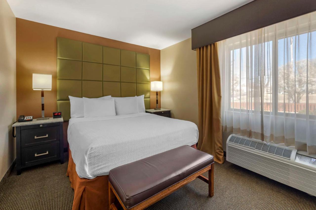 Best Western Plus Country Inn & Suites Dodge City Exterior photo