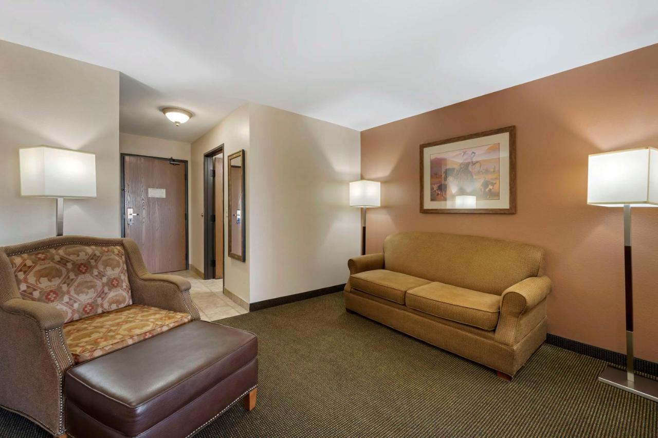 Best Western Plus Country Inn & Suites Dodge City Exterior photo