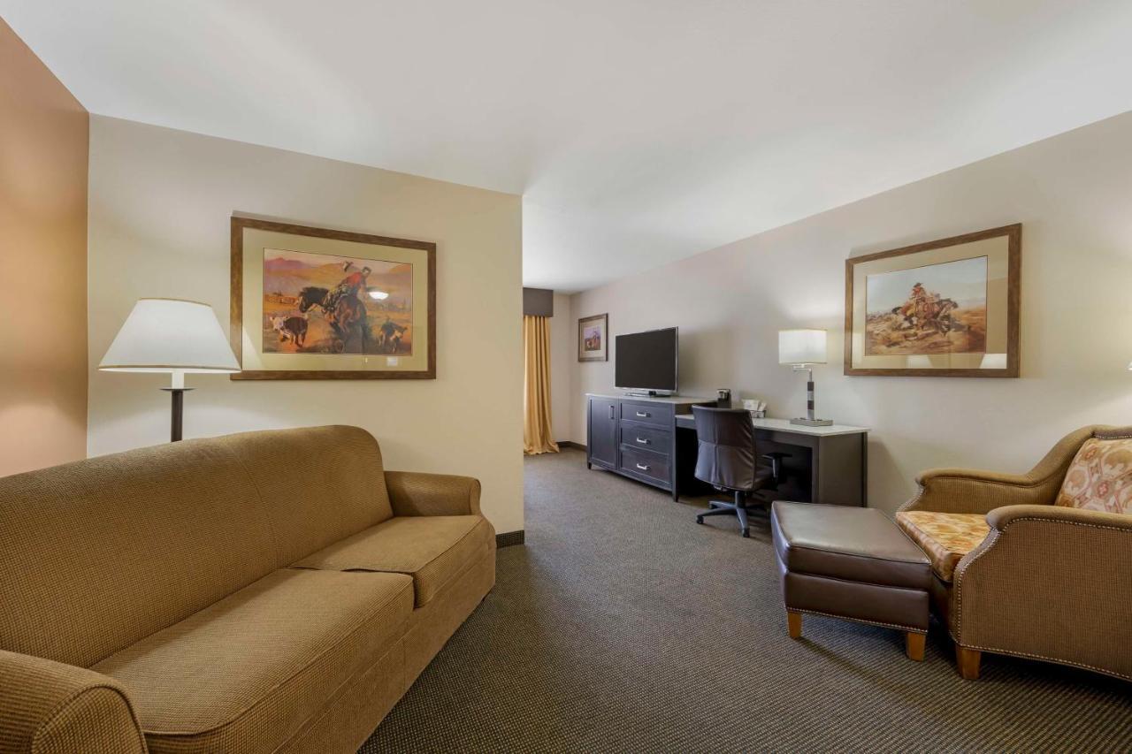 Best Western Plus Country Inn & Suites Dodge City Exterior photo