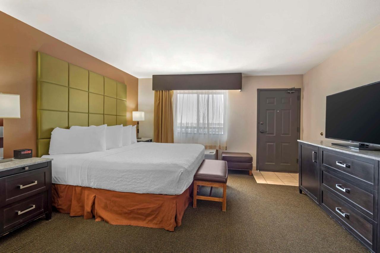 Best Western Plus Country Inn & Suites Dodge City Exterior photo