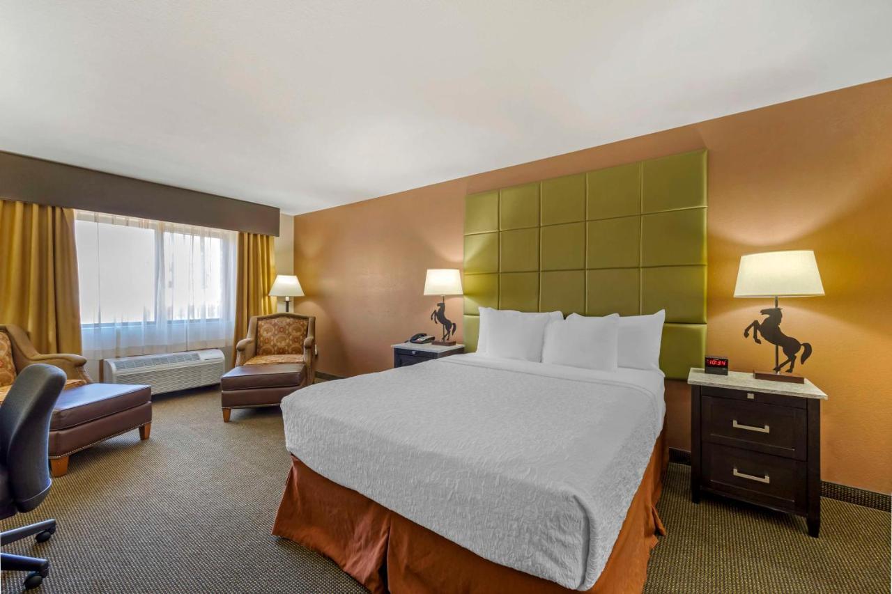 Best Western Plus Country Inn & Suites Dodge City Exterior photo