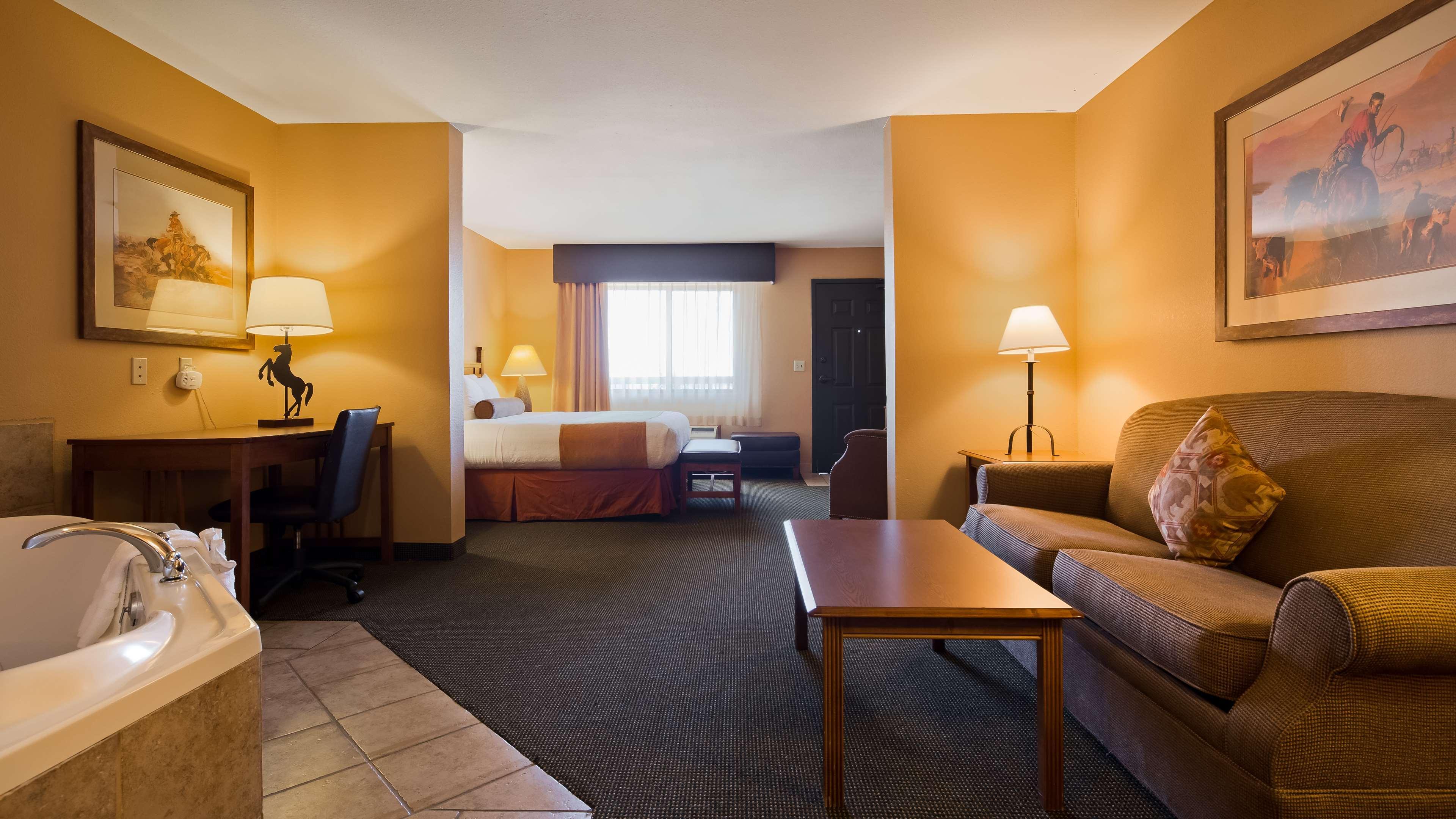 Best Western Plus Country Inn & Suites Dodge City Exterior photo