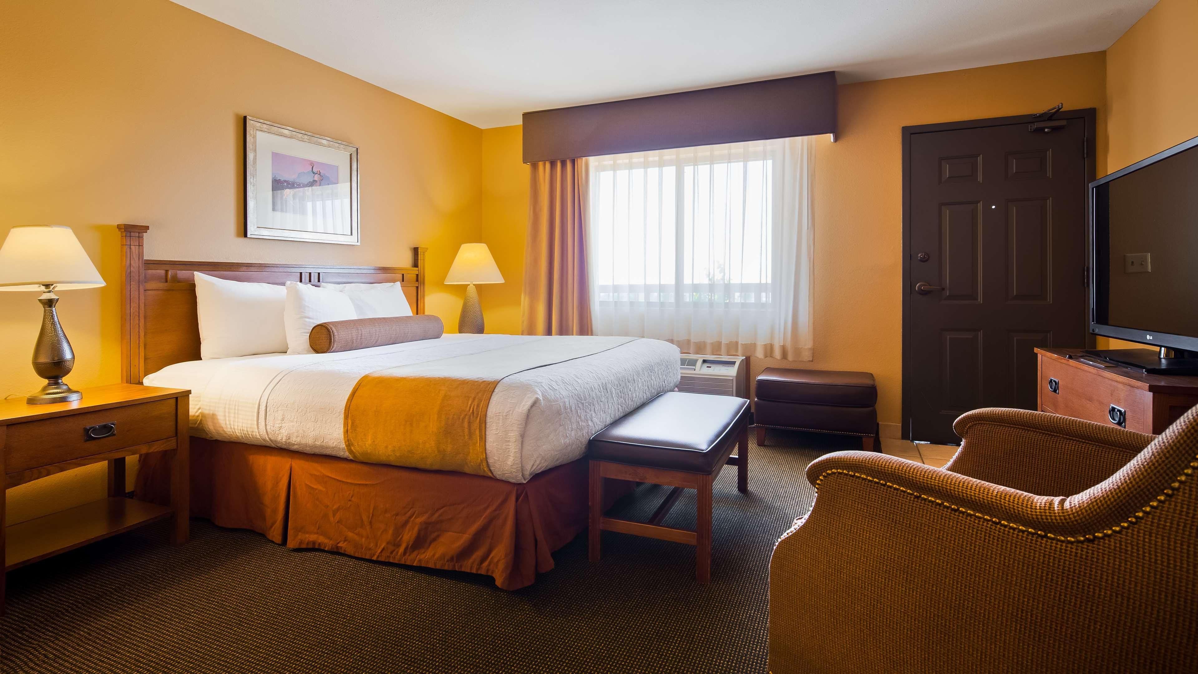 Best Western Plus Country Inn & Suites Dodge City Exterior photo