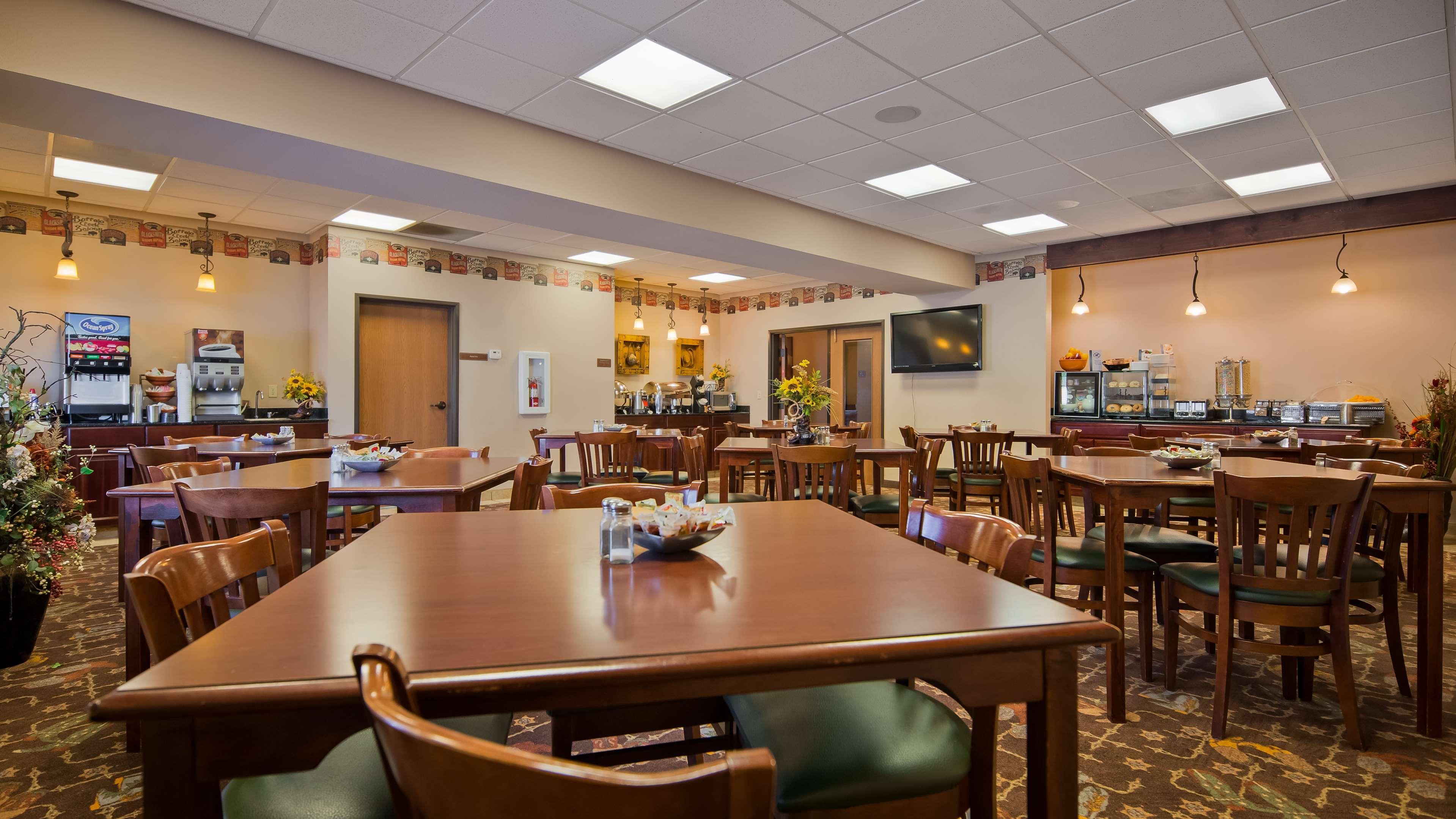 Best Western Plus Country Inn & Suites Dodge City Exterior photo