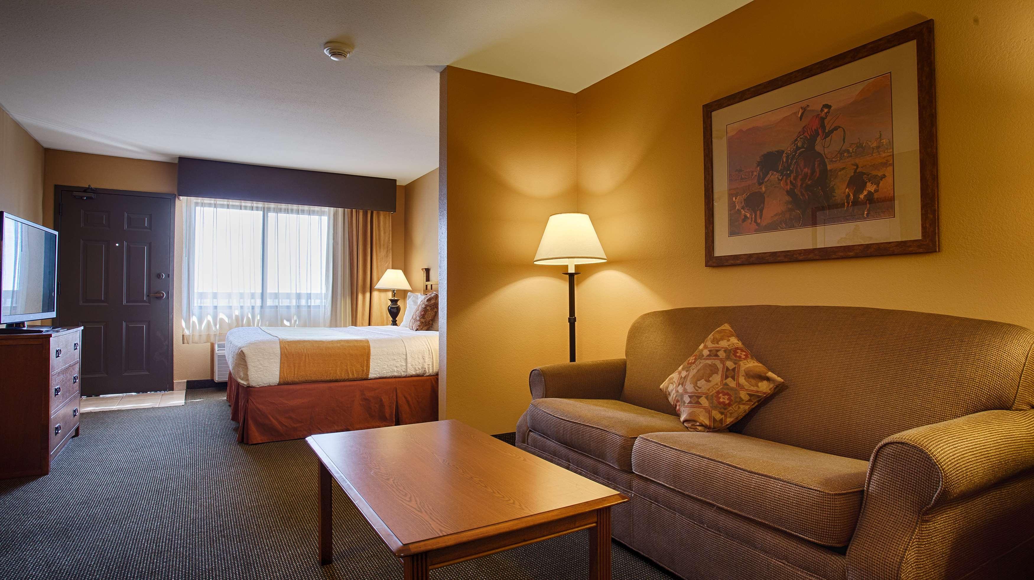 Best Western Plus Country Inn & Suites Dodge City Exterior photo