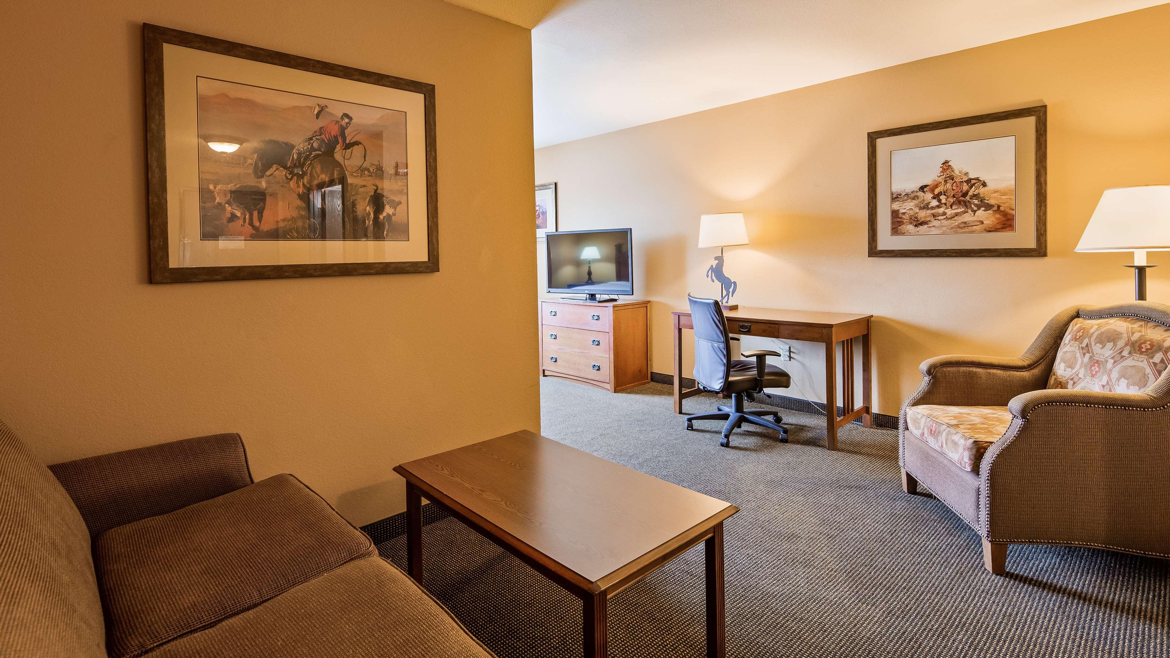 Best Western Plus Country Inn & Suites Dodge City Exterior photo