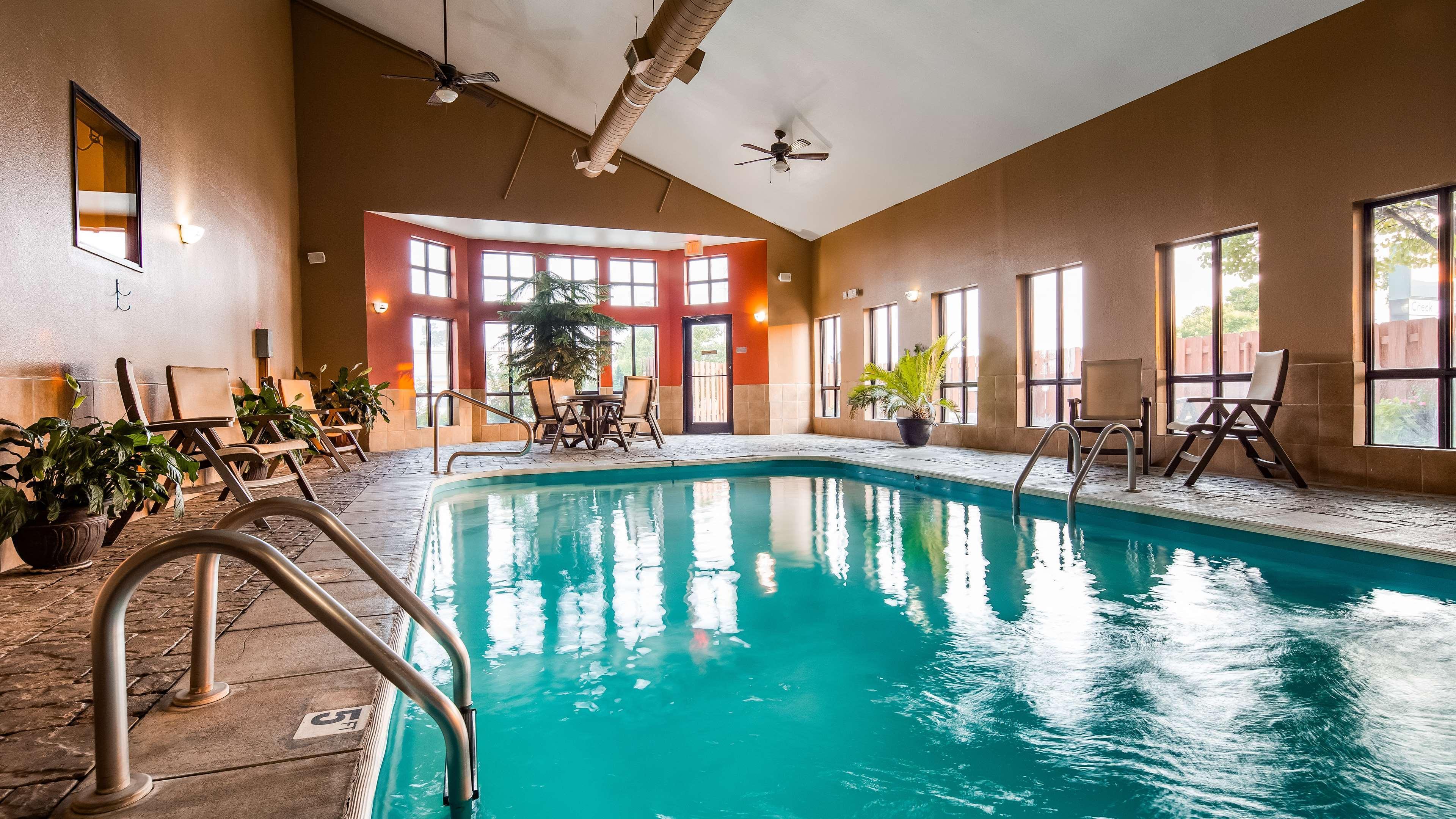 Best Western Plus Country Inn & Suites Dodge City Exterior photo