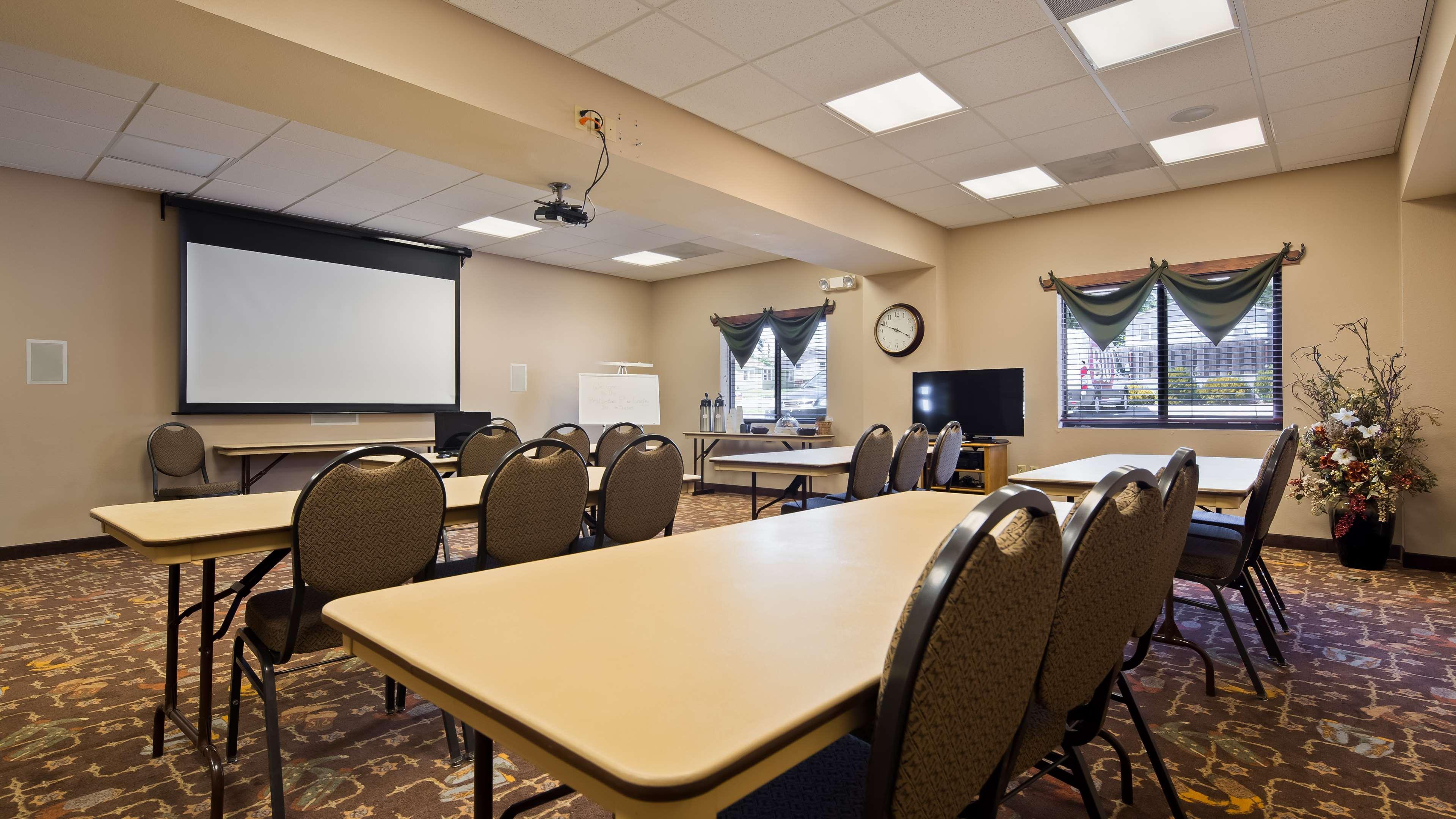 Best Western Plus Country Inn & Suites Dodge City Exterior photo