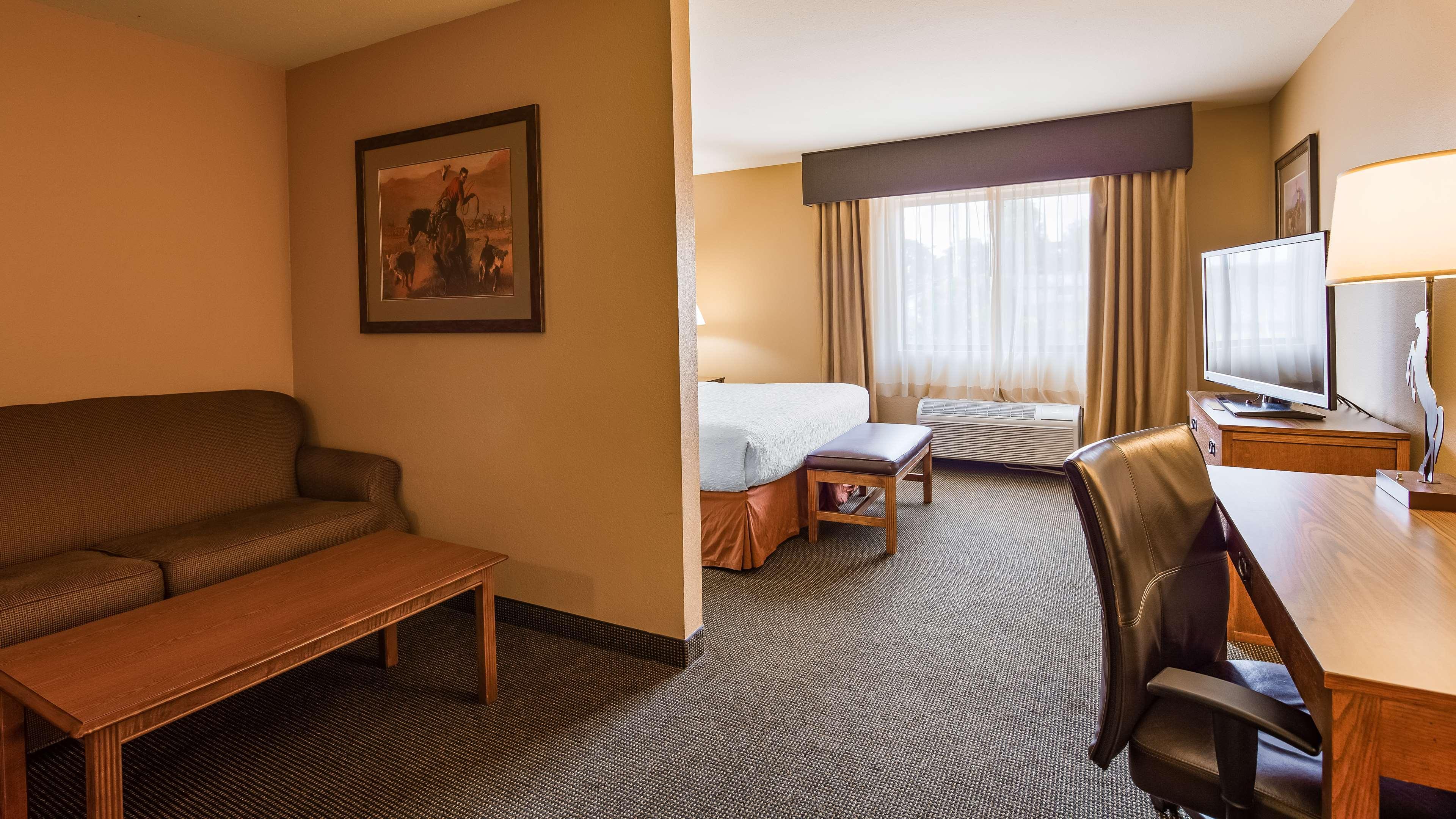 Best Western Plus Country Inn & Suites Dodge City Exterior photo